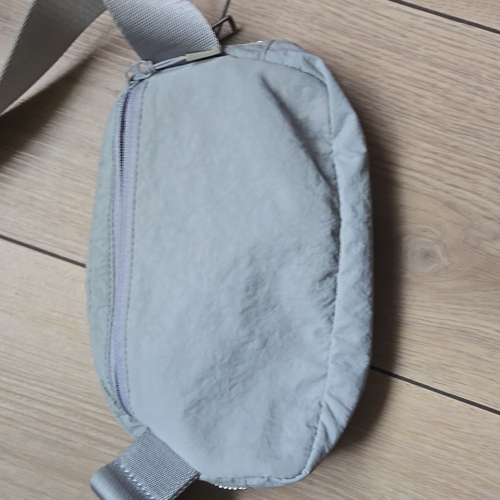 Lululemon Everywhere Belt Bag In Light Grey - Picture 3 of 5